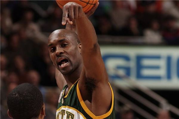 受到两队在 受到两队在